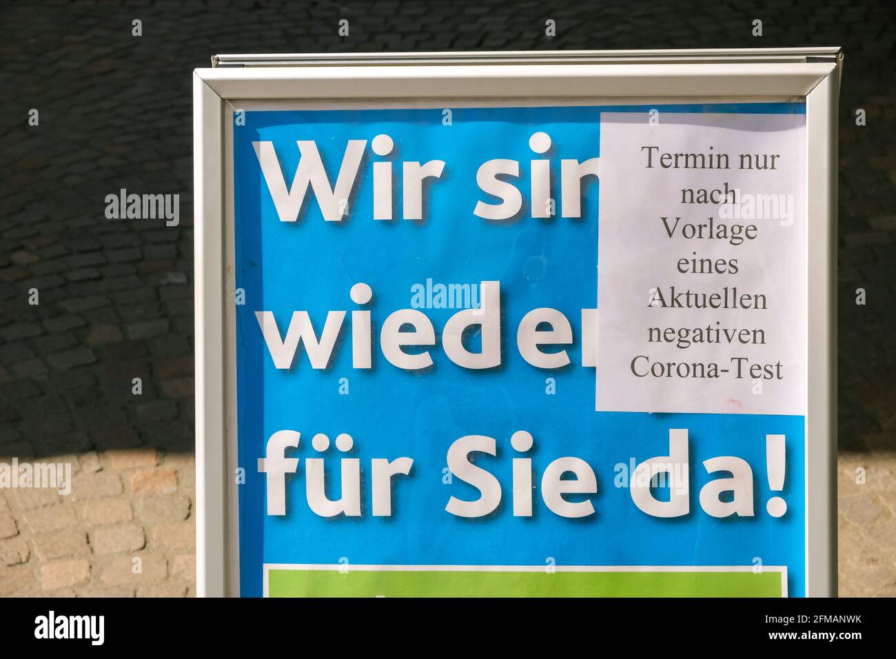 Recklinghausen, Renania Settentrionale-Vestfalia, Germania - Click & Meet, registrati online o direttamente sul sito e negozio è possibile solo con un test corona negativo corrente, città vecchia di Recklinghausen in tempi di crisi corona con il secondo blocco, i negozi nella Renania Settentrionale-Vestfalia sono parzialmente aperti in determinate condizioni. Foto Stock