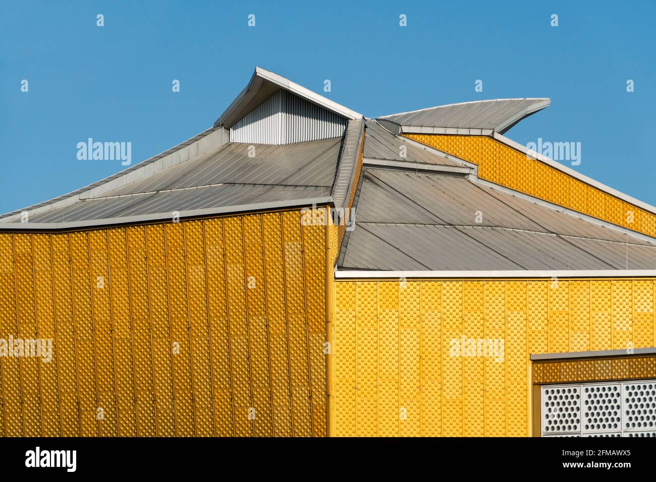 Berlino, Philharmonie, architettura di Hans Scharoun, suggestiva facciata gialla Foto Stock