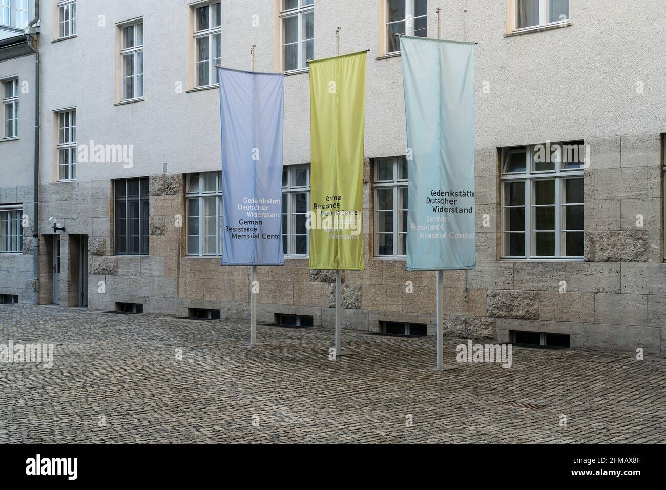 Berlino, Centro Memoriale della resistenza tedesca, Bendlerblock, bandiere commemorative Foto Stock