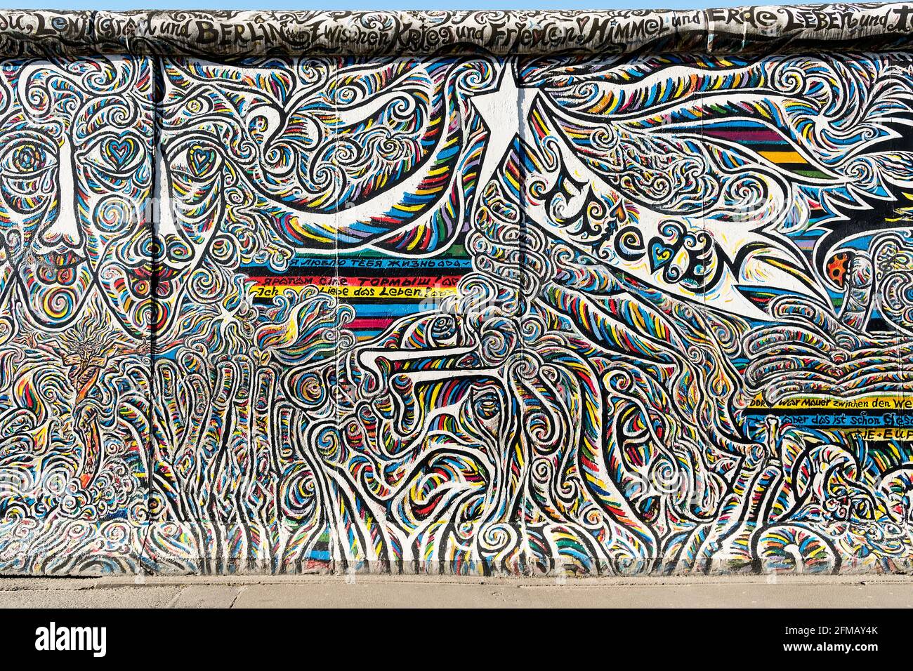 Berlino, East-Side-Gallery sull'ex Muro di Berlino, "tra la guerra e la pace" Foto Stock