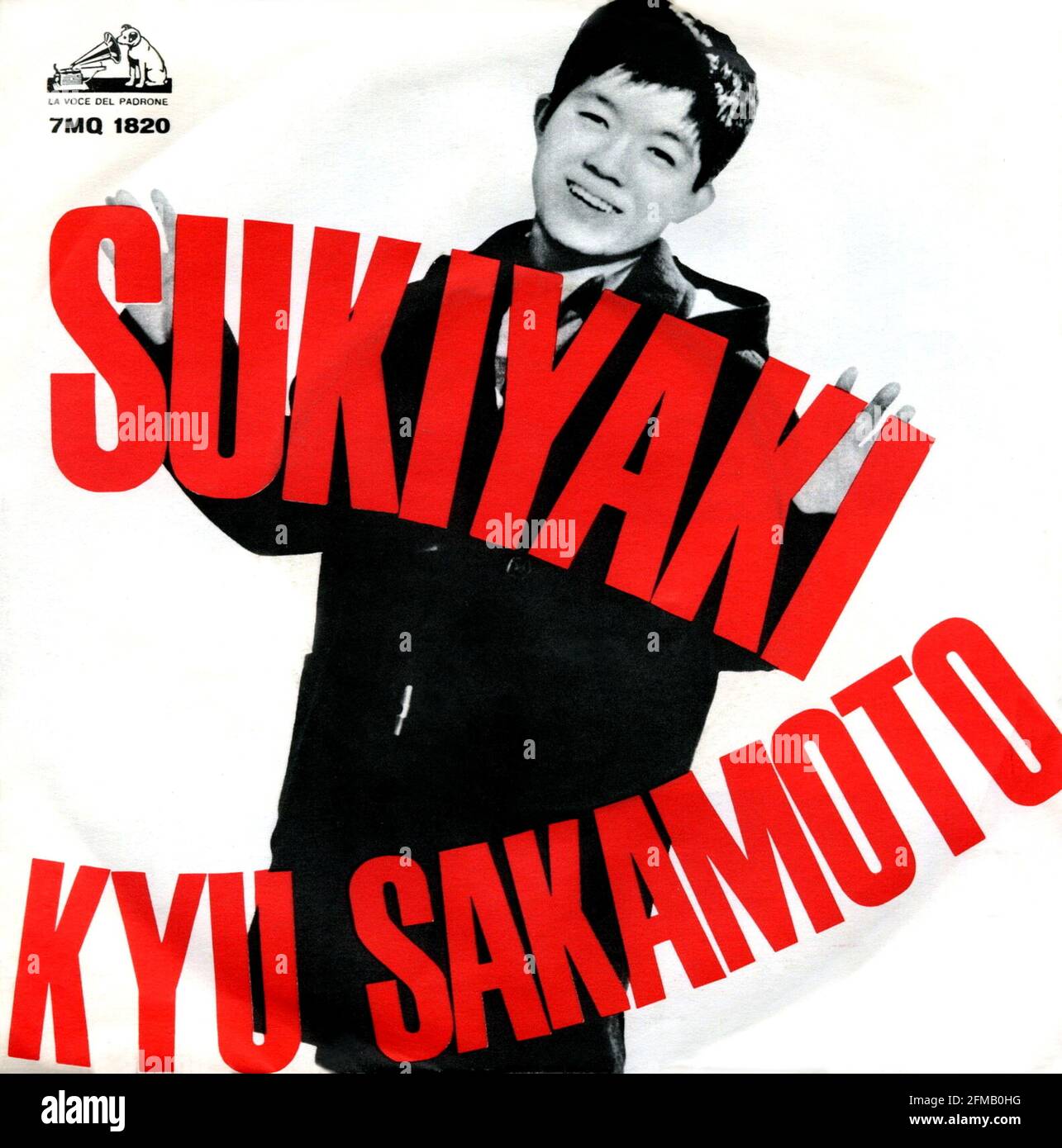 1961 ca , GIAPPONE : IL grande cantante e attore giapponese KYU SAKAMOTO ( 1941 - 1985 ), nato Hisashi Sakamoto Oshima . La prima Superstar asiatica intorno al mondo , il suo primo 45 giri/min singolo intitolato SUKIYAKI ( 1961 ) venduto oltre 13 milioni di copie ha superato le classifiche in diversi paesi , incluso negli Stati Uniti Billboard Hot 100 nel 1963 e divenne uno dei singoli più venduti al mondo di tutti i tempi . Copertina di stampa italiana di 45rpm Sukiyaki , 1963 , fotografo sconosciuto . - musica POP - MUSICA - musicista - GIAPPONE - cantante giapponese - cantante - musicista - attore - attore - CINEMA - FILM - ritratto - Foto Stock