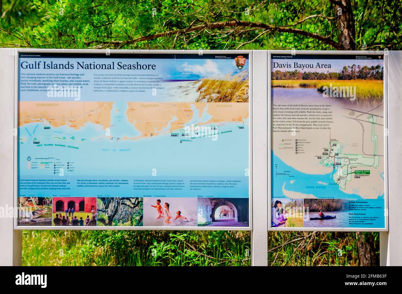 Un cartello si trova all'entrata dell'Area Davis Bayou del Gulf Islands National Seashore, 1 maggio 2021, in Ocean Springs Mississippi. Foto Stock