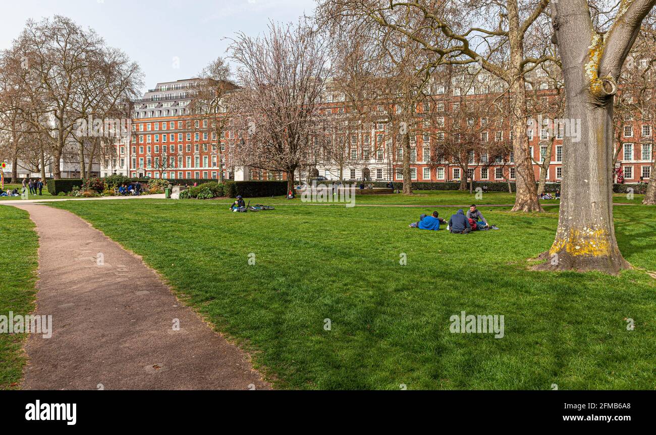 Grosvenor Square, Mayfair, Londra, Inghilterra, Regno Unito. Foto Stock
