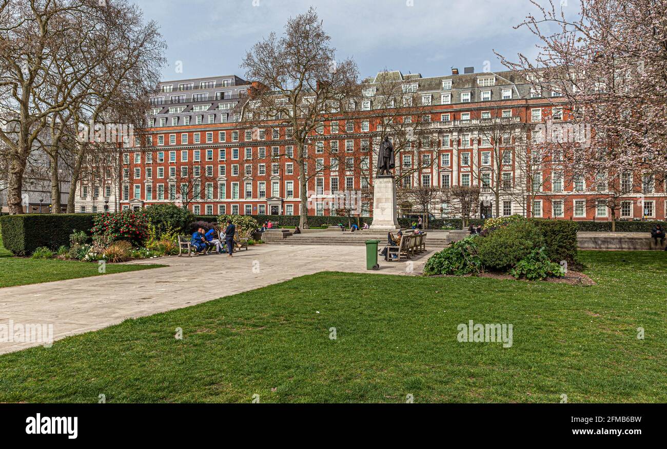 Grosvenor Square, Mayfair, Londra, Inghilterra, Regno Unito. Foto Stock