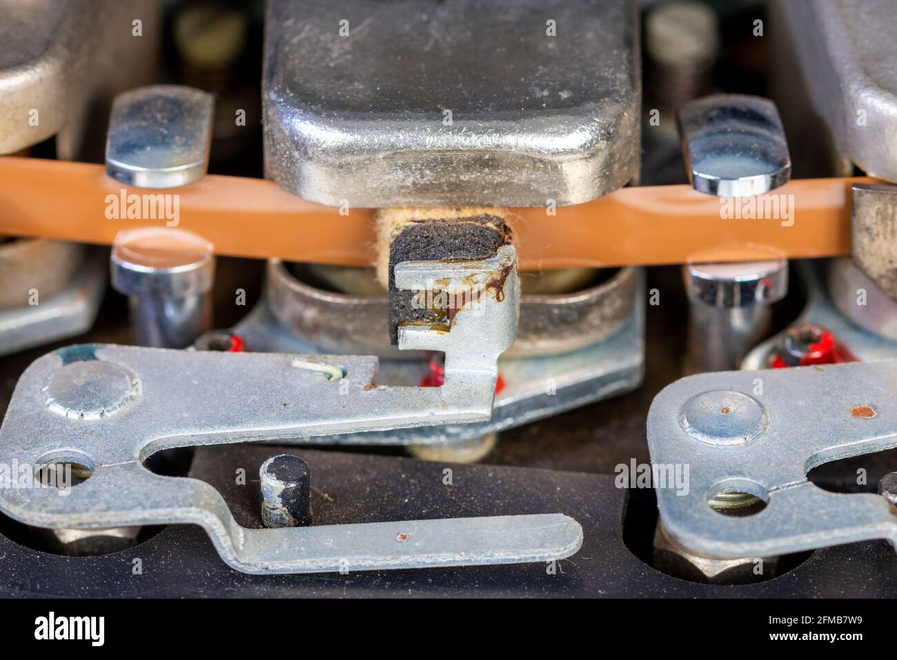 Registratore a nastro da bobina a bobina serie 7 Ferrograph. Costruito alla fine degli anni '60-primi anni '70. Testina di registrazione con nastro in posizione e cuscinetto a pressione in posizione. Foto Stock