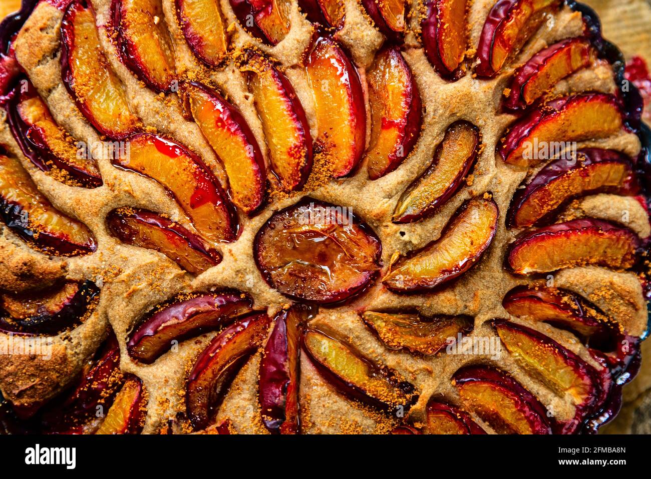 Primo piano sulla torta di prugne. Foto Stock