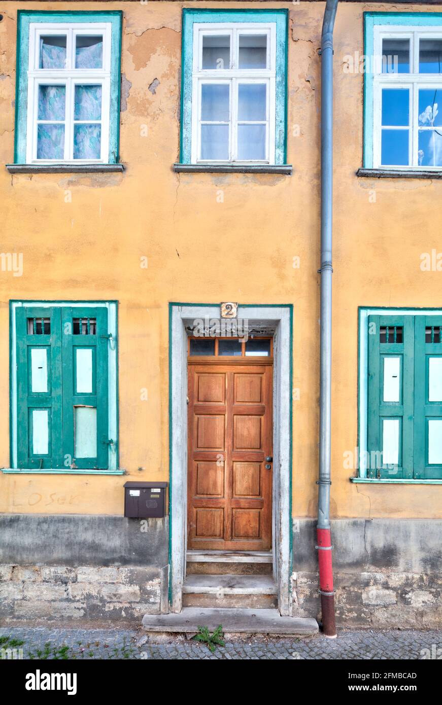 Casa facciata, porta anteriore, ingresso casa, finestra, città vecchia, Estate, Erfurt, Turingia, Germania, Europa Foto Stock