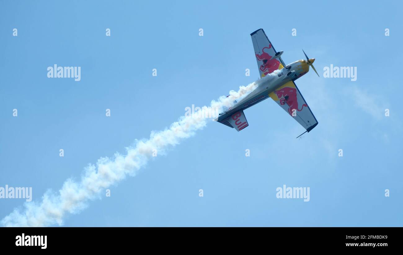 Fort Lauderdale, Stati Uniti. 07 maggio 2021. La squadra dell'aeronautica di Red Bull si esibisce durante una prova finale dell'abito al ft Lauderdale Air Show a ft Lauderdale, Florida, venerdì 7 maggio 2021. Foto di Gary i Rothstein/UPI Credit: UPI/Alamy Live News Foto Stock