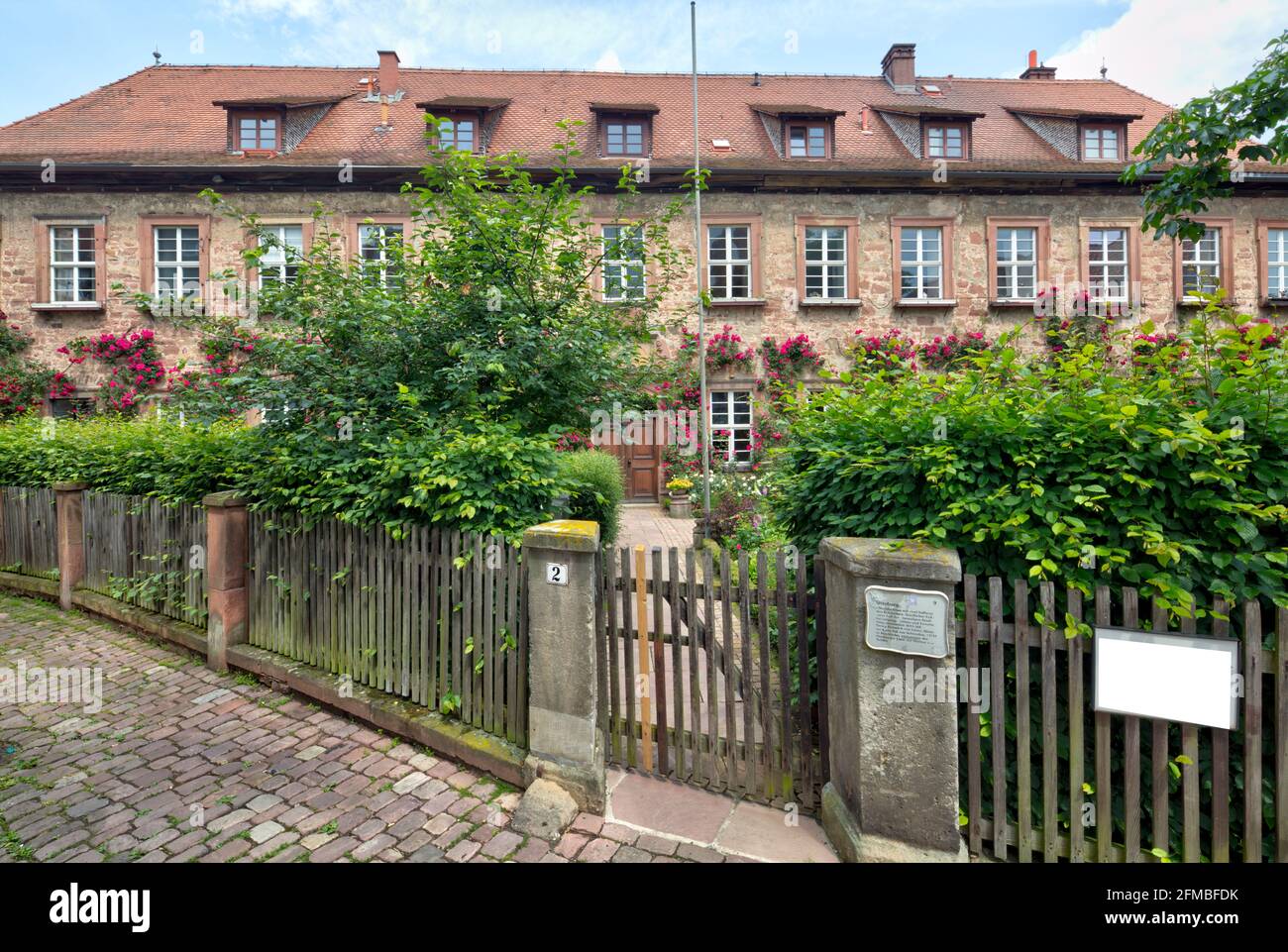 Ottoburg, porta d'ingresso, decorazioni floreali, facciata della casa, Estate, Schlitz, Vogelbergskreis, Hesssen, Germania, Europa Foto Stock