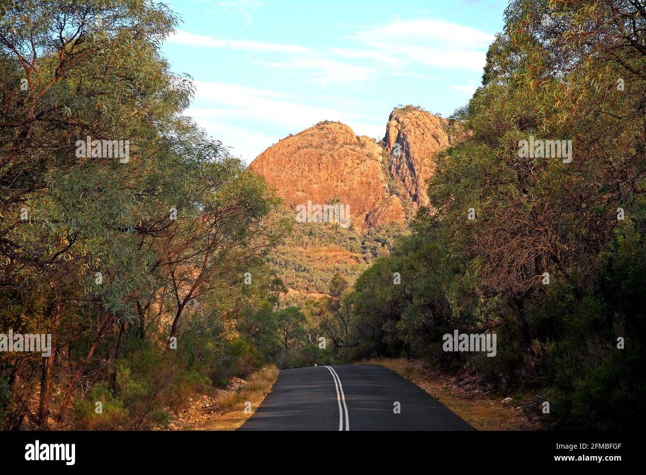 Belougery Split Rock, Warrumbungle National Park, vicino Coonabarrabran, NSW occidentale, Australia. Foto Stock