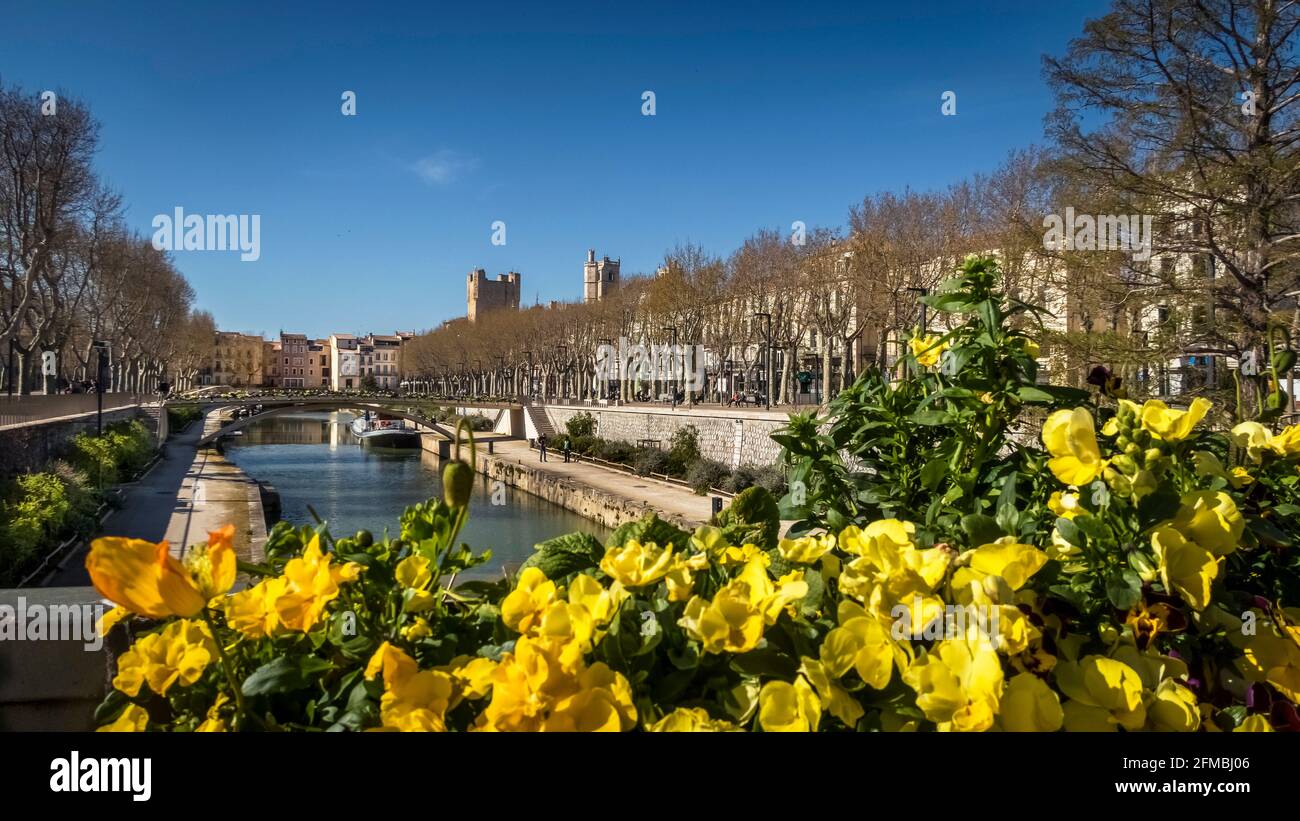 Canal de la Robine a Narbonne in primavera. Patrimonio dell'umanità dell'UNESCO. Foto Stock