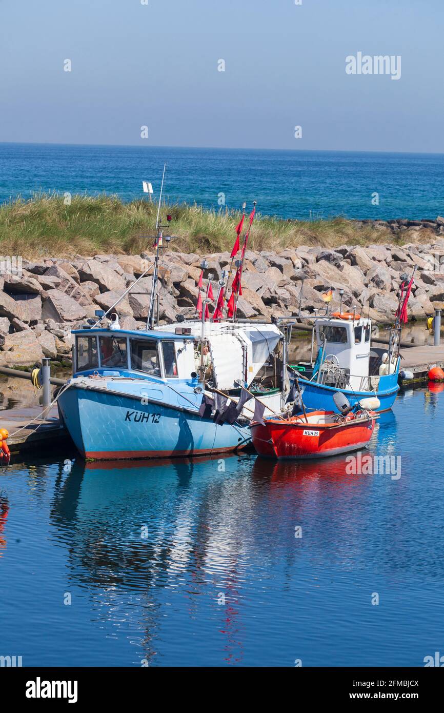 Vecchio peschereccio a strascico nel porto, Kühlungsborn, Meclemburgo-Pomerania occidentale, Germania, Europa Foto Stock