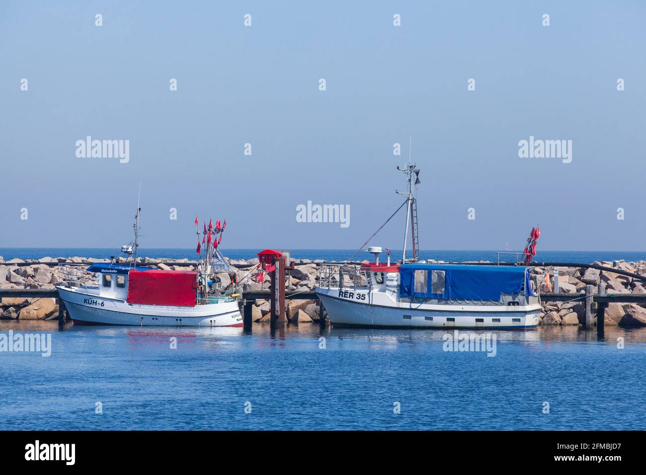 Vecchio peschereccio a strascico nel porto, Kühlungsborn, Meclemburgo-Pomerania occidentale, Germania, Europa Foto Stock