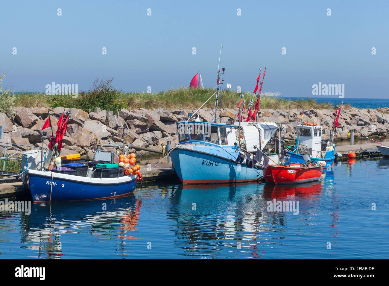 Vecchio peschereccio a strascico nel porto, Kühlungsborn, Meclemburgo-Pomerania occidentale, Germania, Europa Foto Stock