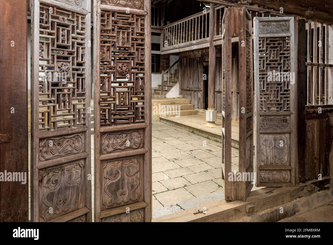 Nel primo cortile dalla prima stanza, la famiglia reale di Vuong, in stile Dinastia Qing, il palazzo reale di H'mong, la valle di SA Phin, il distretto di Dong Van, ha Giang Foto Stock