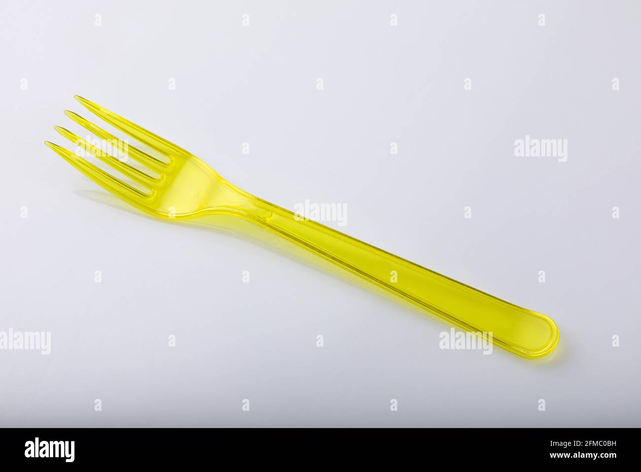 Posate in plastica, forchetta colorata, adatte per viaggi Foto Stock