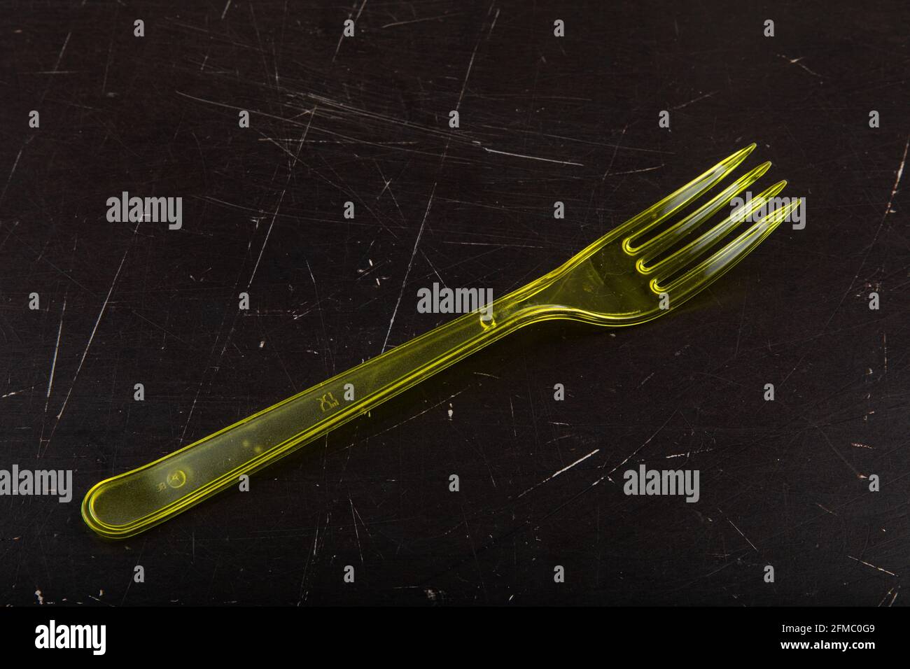 Posate in plastica, forchetta colorata, adatte per viaggi Foto Stock