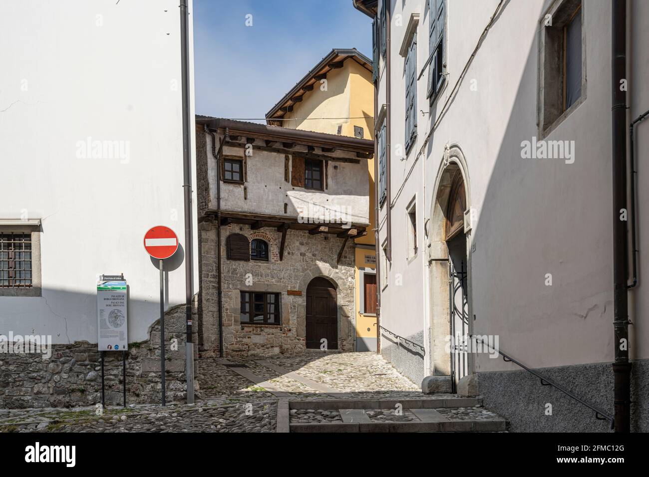 Cividale del Friuli, Italia. 5 maggio 2021. Vista di una casa medievale il centro della città Foto Stock