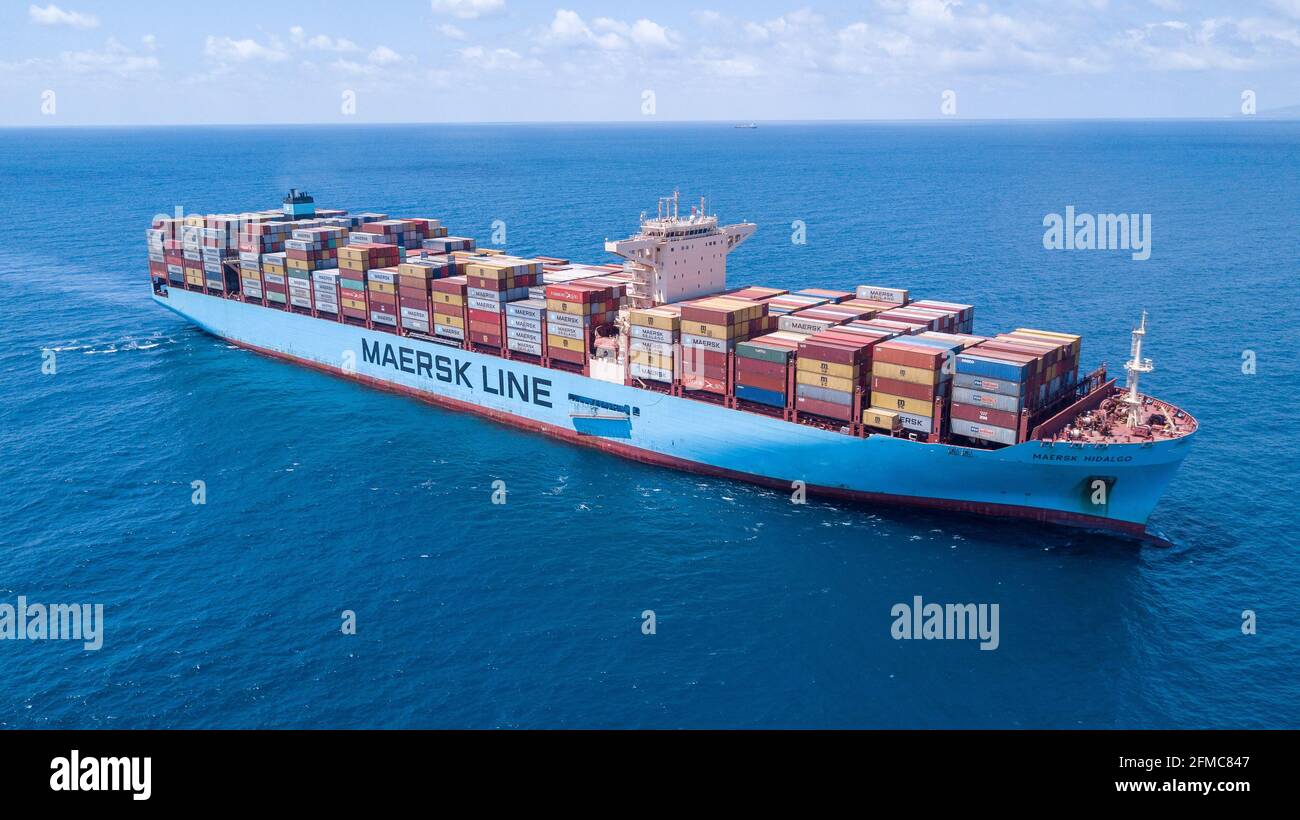 Maersk ULCV completamente carico con contenitore per il trasporto. Foto Stock