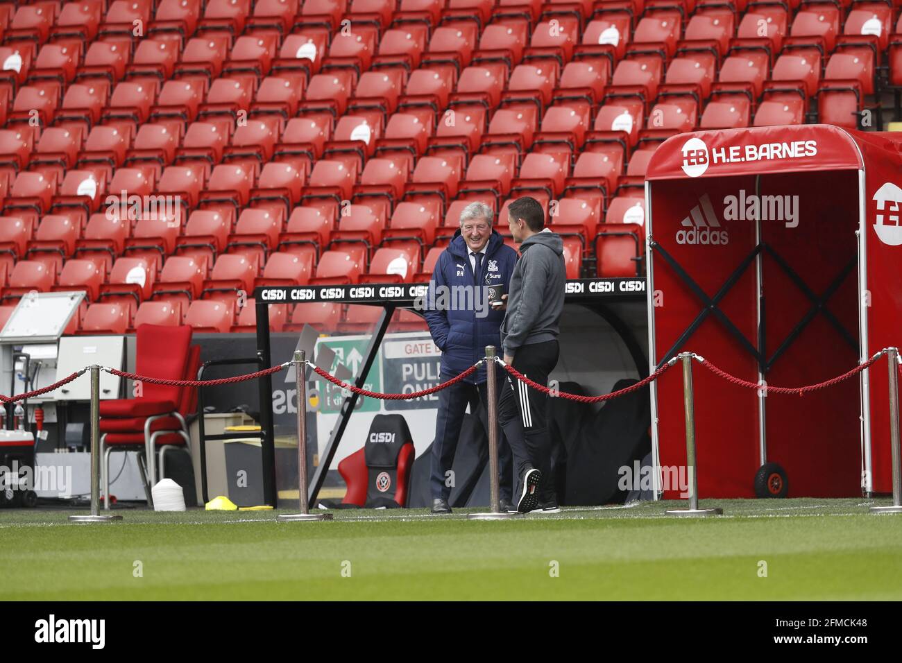 Sheffield, Regno Unito. 8 maggio 2021. Roy Hodgson manager di Crystal Palace durante la partita della Premier League a Bramall Lane, Sheffield. L'immagine di credito dovrebbe essere: Darren Staples / Sportimage Foto Stock