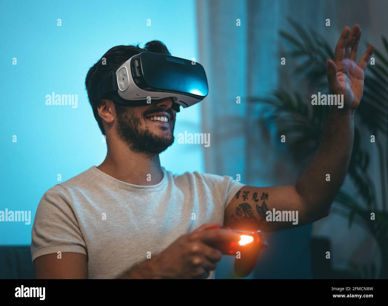 Giocare a giochi interattivi immagini e fotografie stock ad alta  risoluzione - Alamy