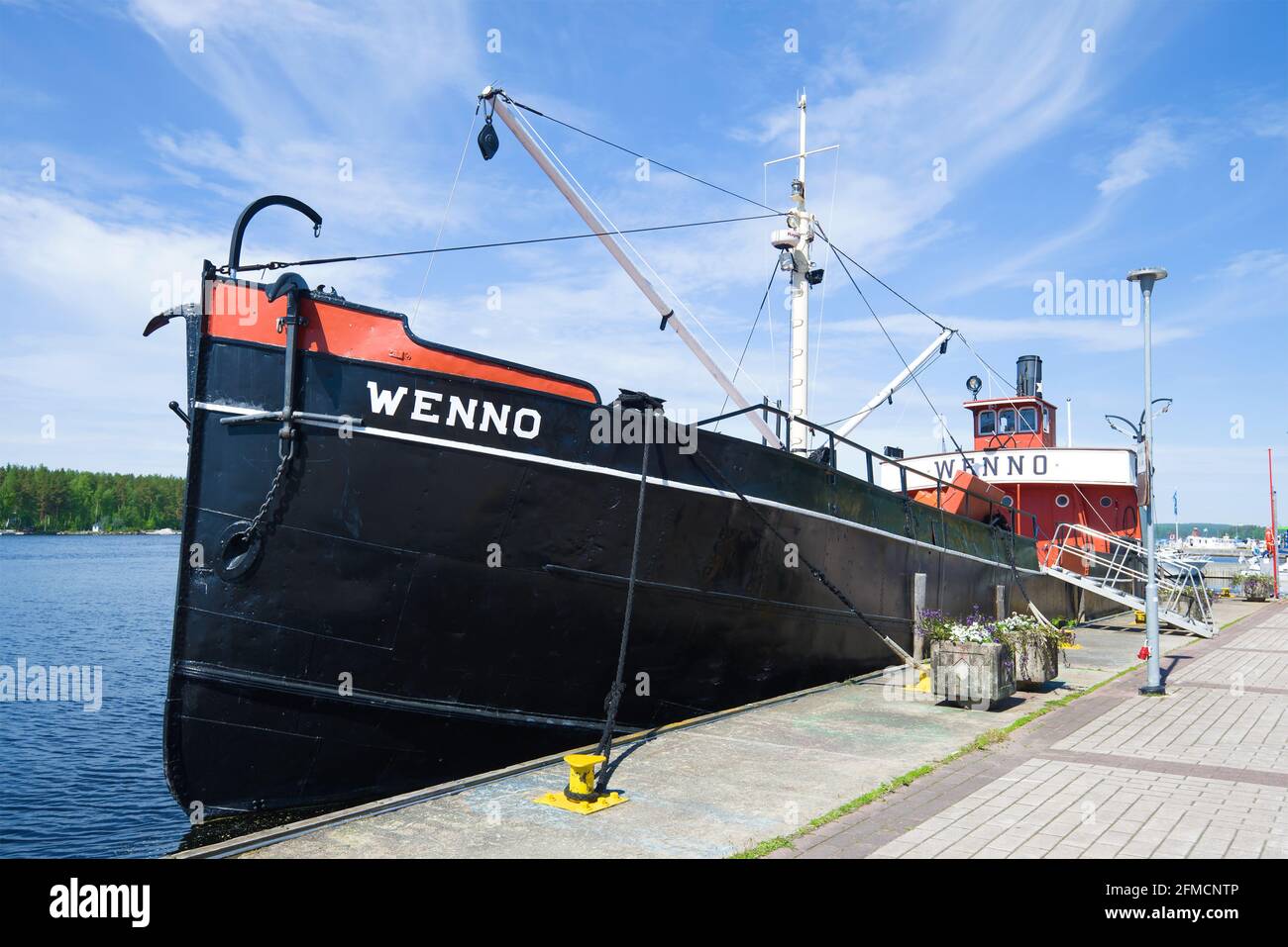 PUUMALA, FINLANDIA - 17 GIUGNO 2017: La vecchia nave a vapore 'Wenno' all'argine della città nel soleggiato pomeriggio di giugno Foto Stock