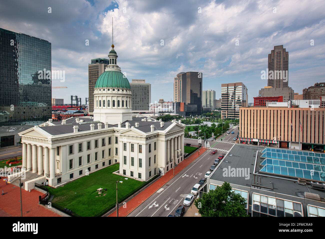 St. Louis, Missouri, skyline del centro degli Stati Uniti e casa di corte. Foto Stock