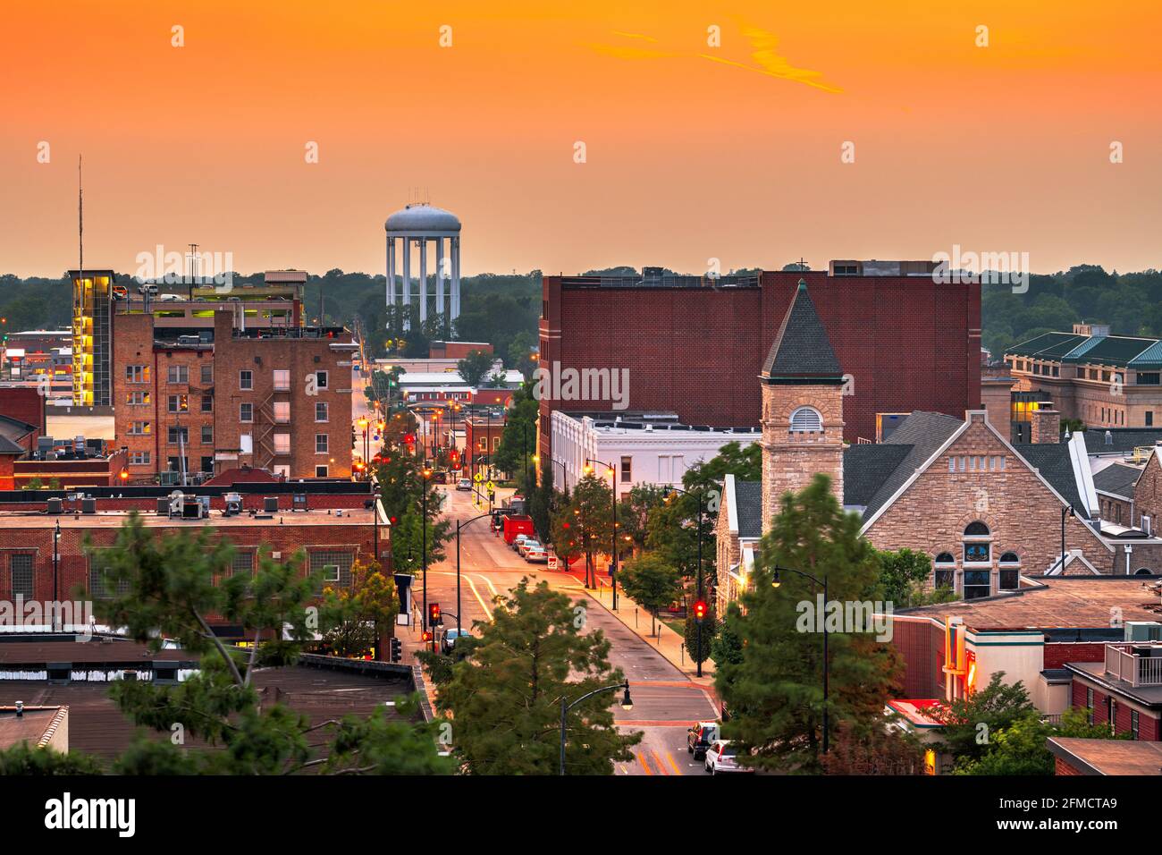 La Columbia, Missouri, Stati Uniti d'America downtown skyline della città al crepuscolo. Foto Stock