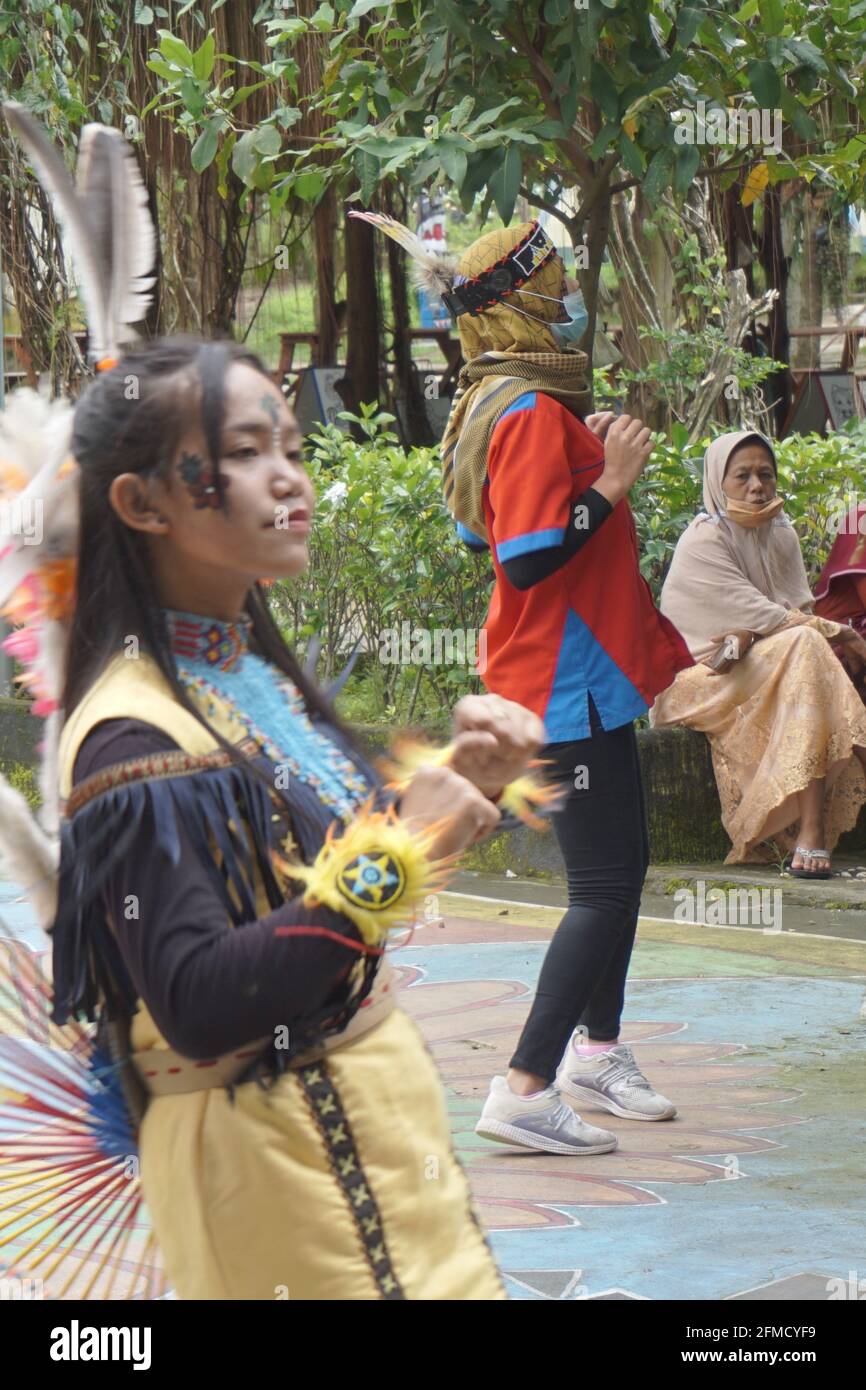 Kediri, Giava Orientale, Indonesia - 28 Febbraio 2021: Statua su kampung indian Foto Stock