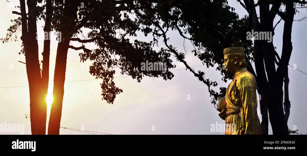 Statua di Bhanubhakta Acharya, poeta nepalese, Darjeeling Mall Foto Stock