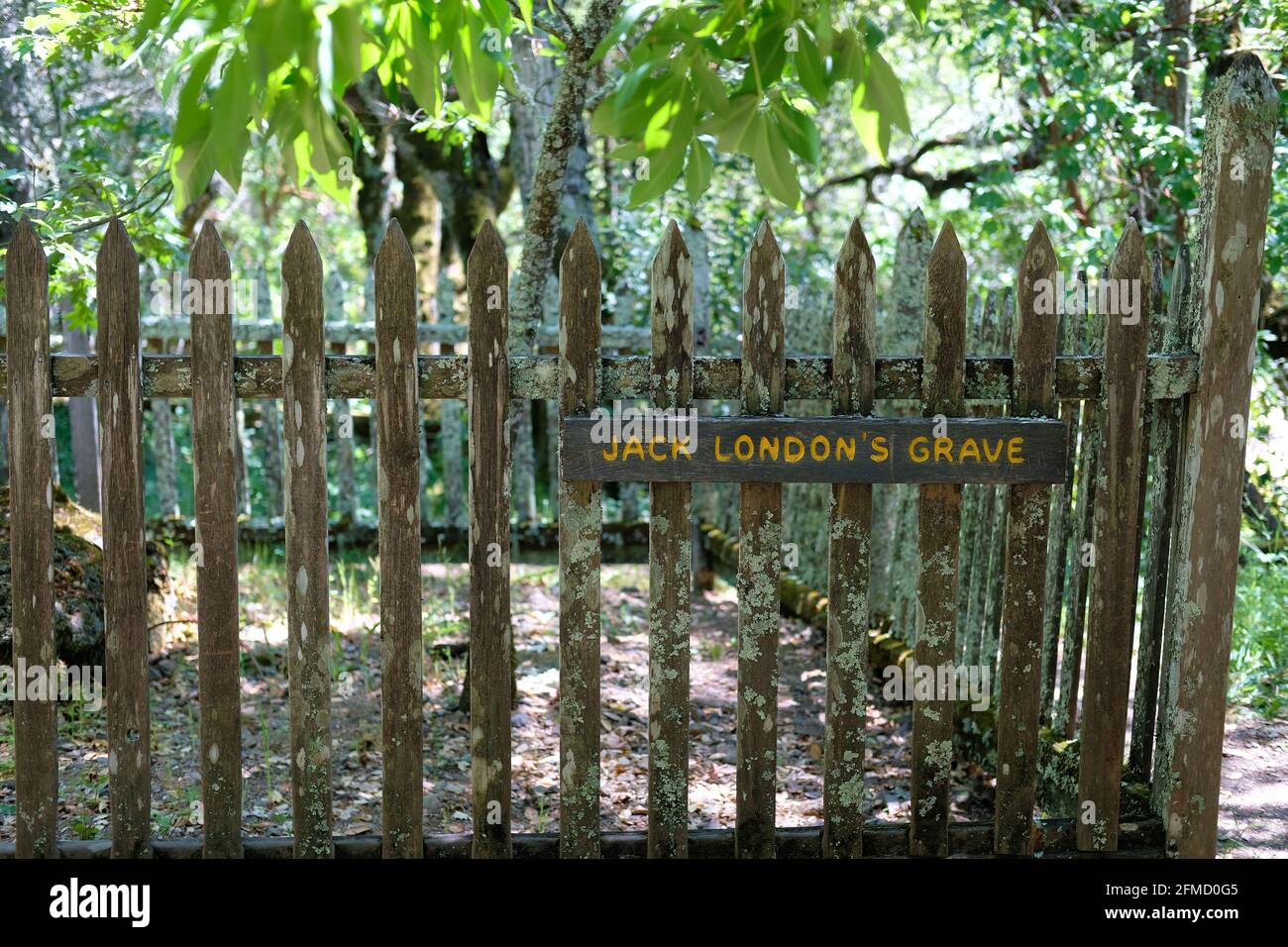 La tomba di Jack London; Jack London state Historical Park, Glen Ellen, California; anche le ceneri della moglie Charmian Kittredge London sono sepolte qui. Foto Stock