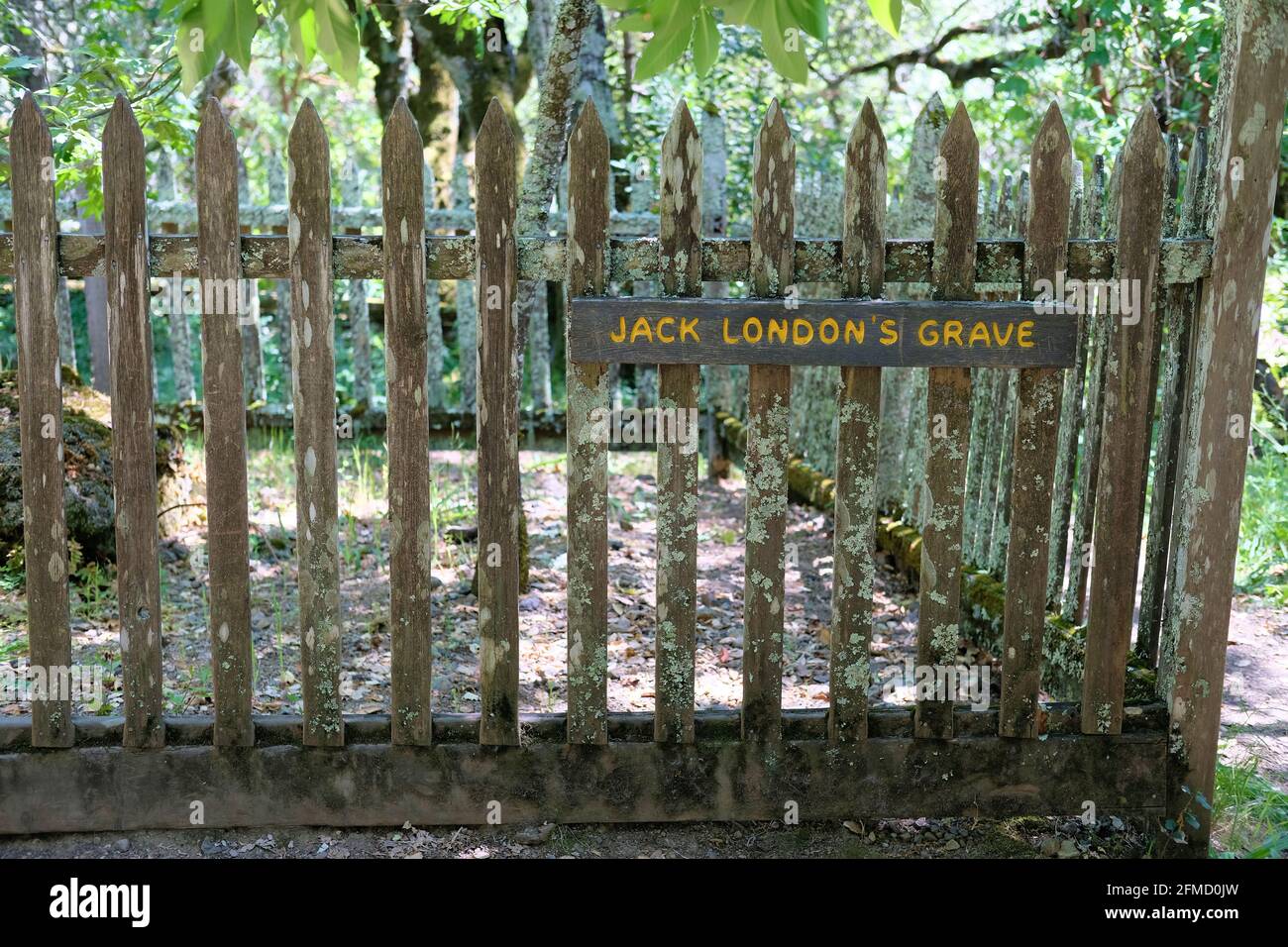 La tomba di Jack London; Jack London state Historical Park, Glen Ellen, California; anche le ceneri della moglie Charmian Kittredge London sono sepolte qui. Foto Stock