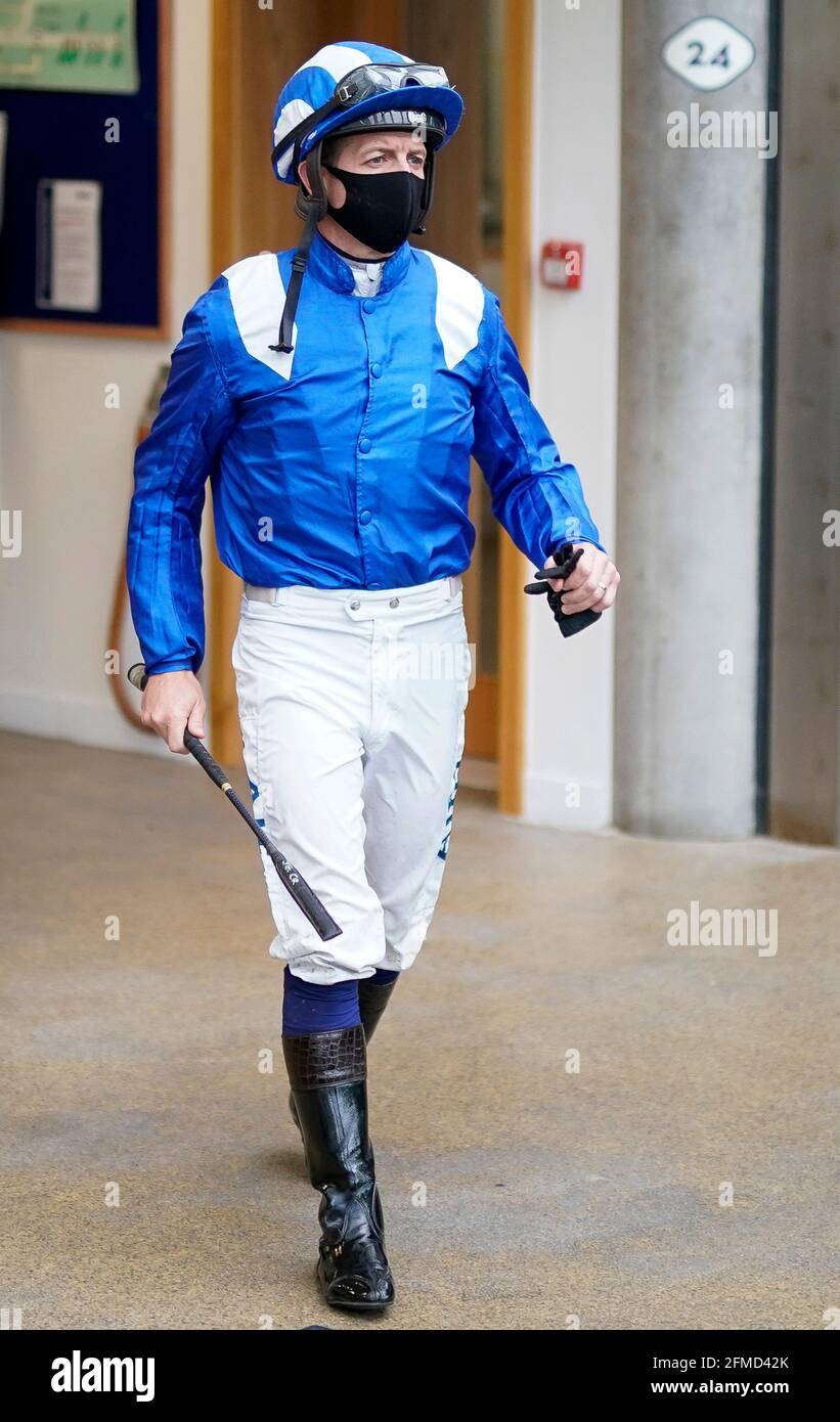 Jim Crowley prima di arrivare al ring della parata durante il Tote+ May Racing Weekend 2021 all'ippodromo di Ascot. Data immagine: Sabato 8 maggio 2021. Guarda la storia di PA RACING Ascot. Il credito fotografico dovrebbe essere: Alan Croshurst/PA Wire. RESTRIZIONI: L'uso è soggetto a limitazioni. Solo per uso editoriale, nessun uso commerciale senza previo consenso del titolare dei diritti. Foto Stock