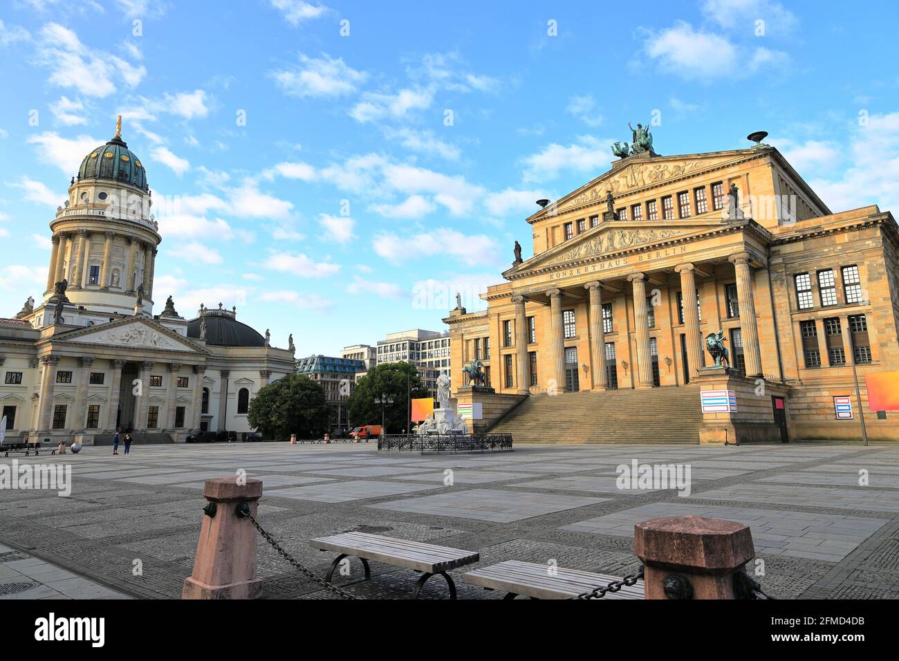 Sala concerti e la Cattedrale tedesca in piazza Gendarmenmarkt a Berlino. Germania, Europa. Foto Stock