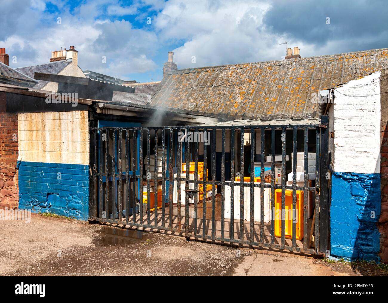 ARBROATH ANGUS SCOTLAND FUMO CAPANNONE PER ARBROATH PESCE SMOKIES Foto Stock