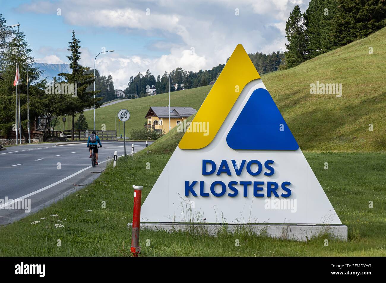 Davos, Svizzera - 17 luglio 2020: Davos è una stazione sciistica e comune del Cantone di Graubunden in Svizzera. Noto anche per la prestigiosa Foto Stock