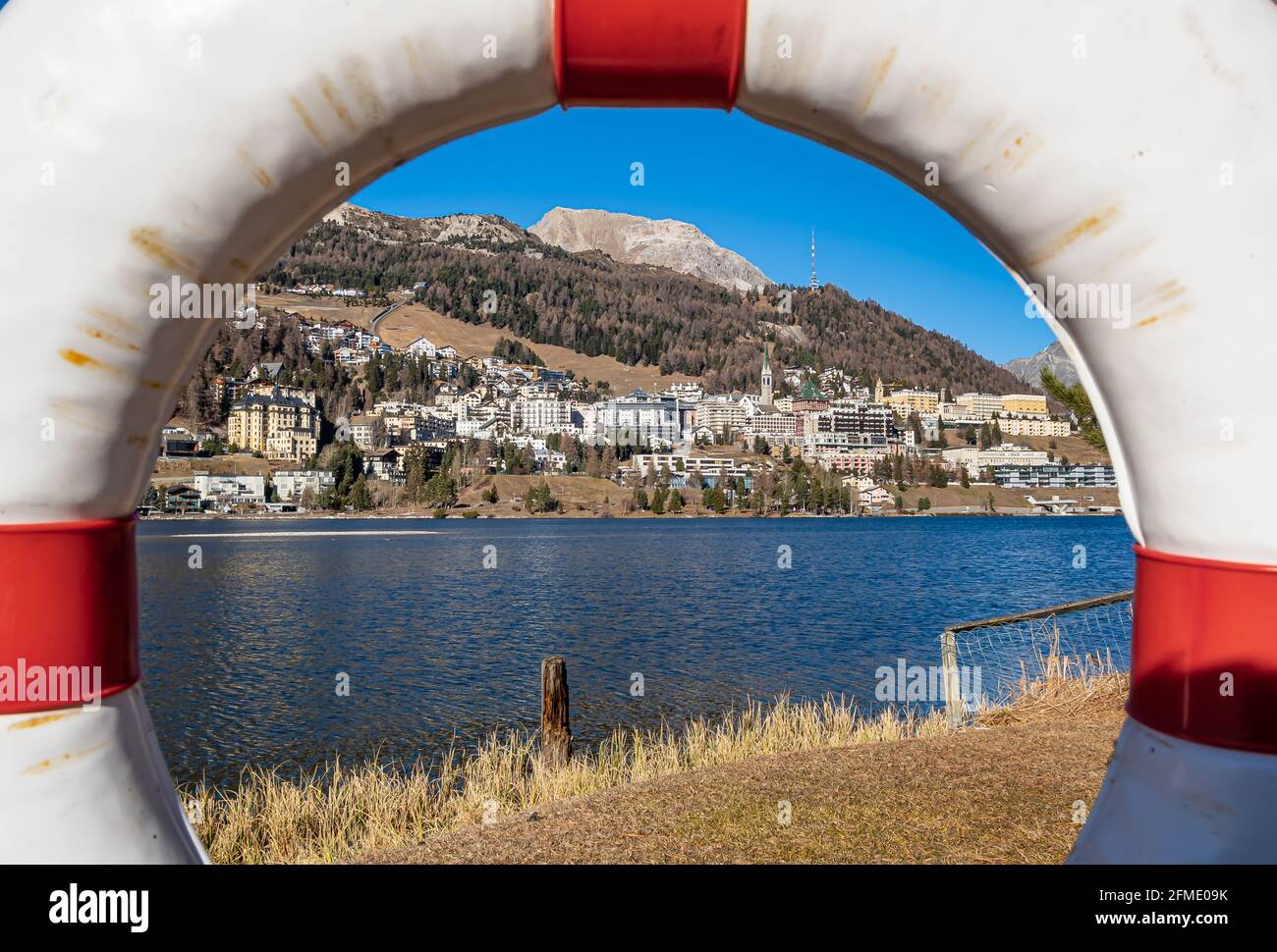 St. Moritz, Svizzera - 26 novembre 2020: St. Moritz è un'alta località alpina dell'Engadina in Svizzera, a un'altitudine di circa 1,800 m Foto Stock