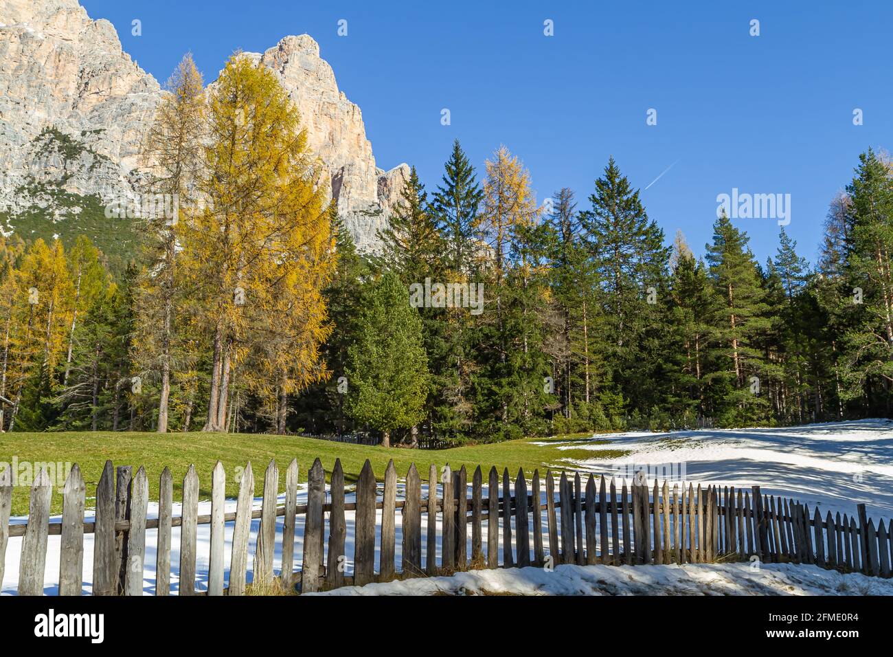 Calfosch, Italia - 27 ottobre 2014: Paesaggio montano delle Dolomiti autunnali in Val Badia in Alto Adige. Foto Stock