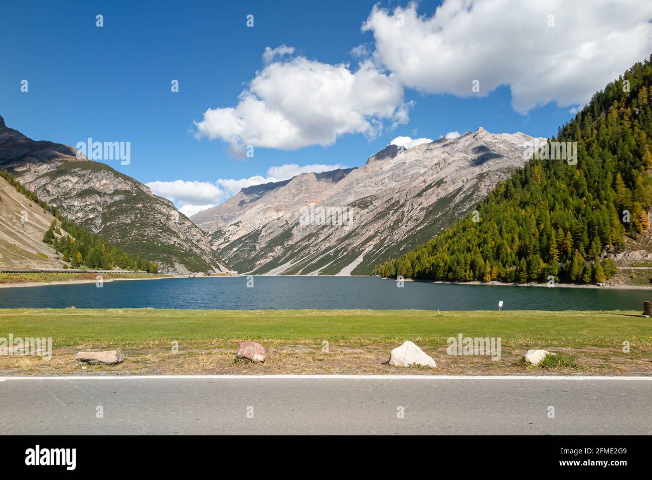 Livigno, Italia - 2 ottobre 2014: Livigno è un comune e un territorio amministrato in Lombardia, nelle Alpi Italiane, vicino agli Svizzeri Foto Stock