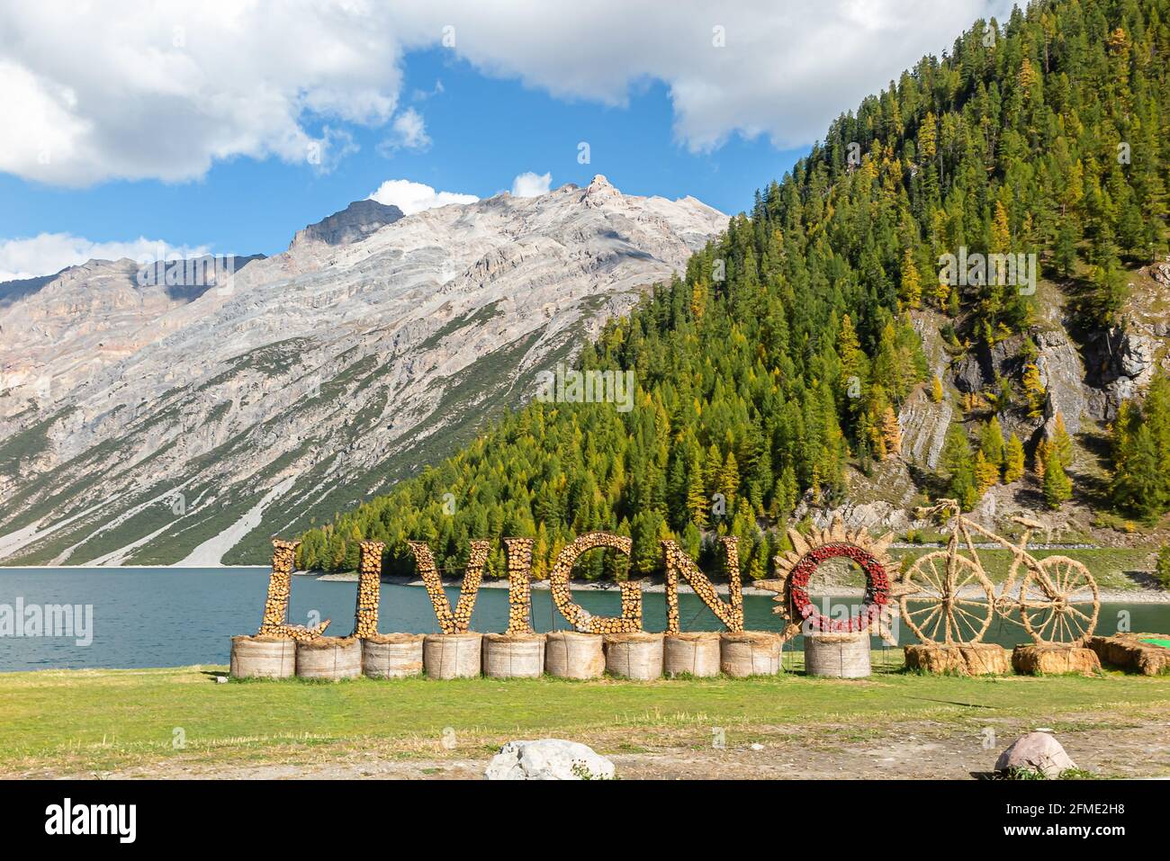 Livigno, Italia - 2 ottobre 2014: Livigno è un comune e un territorio amministrato in Lombardia, nelle Alpi Italiane, vicino agli Svizzeri Foto Stock