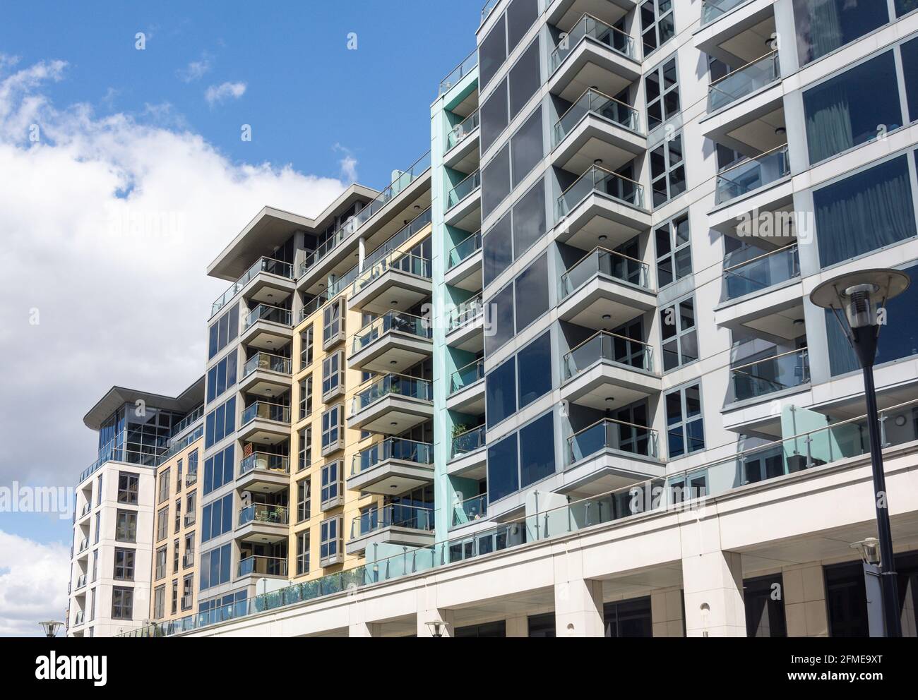 Appartamento a Imperial Wharf, Chelsea Harbour, Sands End, Borough of Hammersmith e Fulham, Greater London, England, Regno Unito Foto Stock