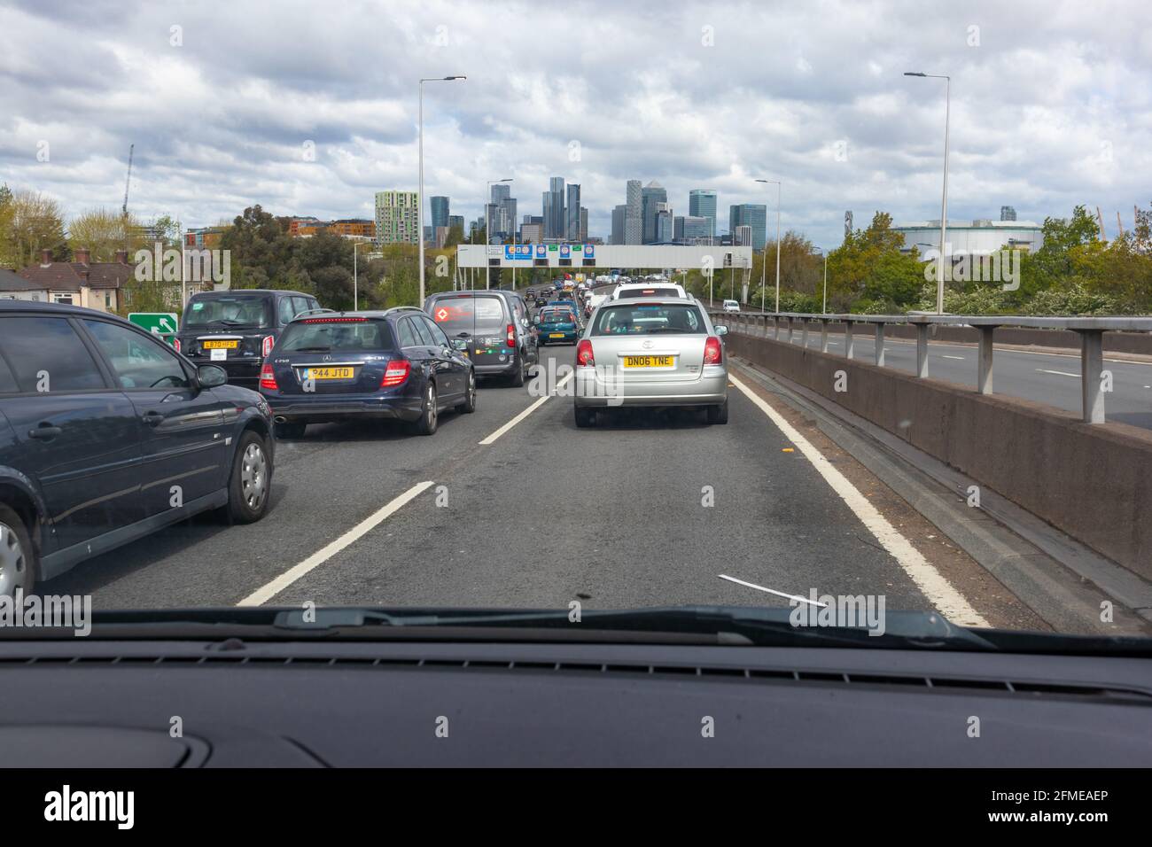 Traffico sulla A102 in avvicinamento al tunnel Blackwall, Greenwich, Londra, regno unito Foto Stock