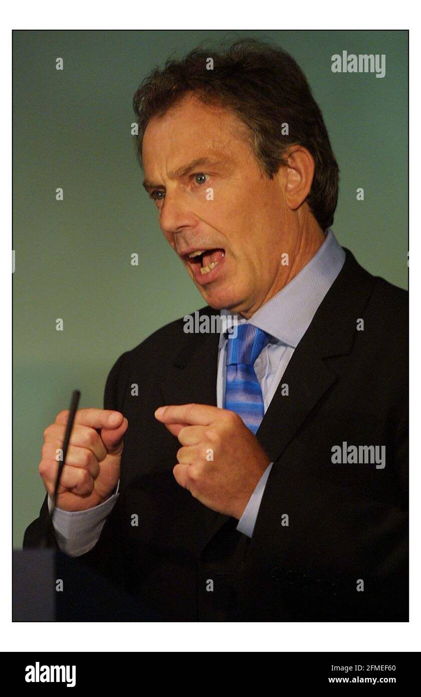 Tony Blair risponde a una conferenza stampa alla fine di Il Progressive Governance Summit a Penny Hill Park a Bagshot ,Surrey.pic David Sandison 14/7/2003 Foto Stock