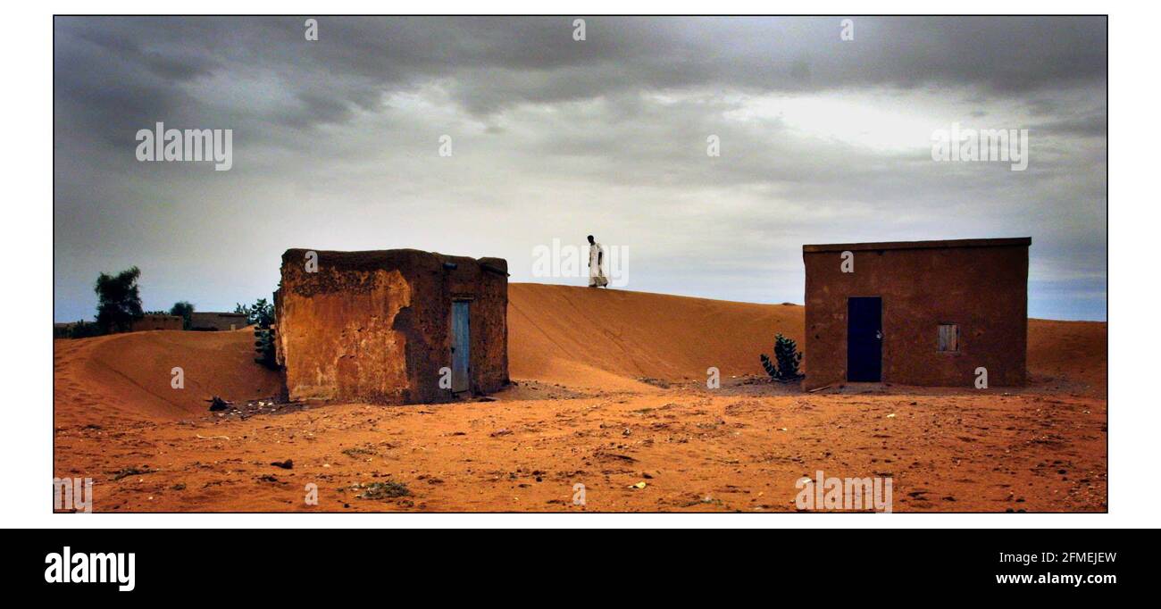 CRISI DELLA FAME IN MAURITANIA Vedi storia McCarthy Le case abbandonate nella regione colpita dalla siccità delle famiglie mauritane lo hanno fatto Lasciato alle città in cerca di food.photograph da David Sandison Foto Stock