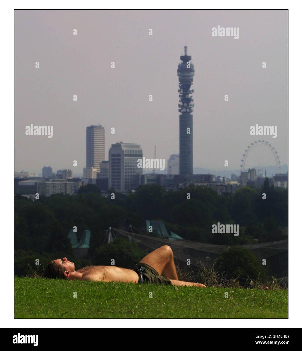 Sole a londra....... PIC David Sandison 16/8/2002 Foto Stock