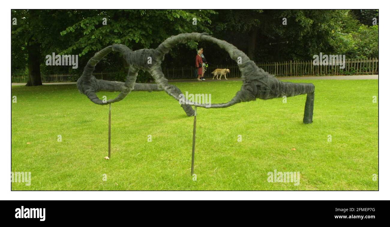 La mostra ARCADIA IN CITTÀ A MARBLE HALL apre al pubblico il 30 giugno. Arte contemporanea nel contesto storico di Marble Hill House, Twickenham.Steven Downie ...il cuore verde non ha limiti... pic David Sandison 27/6/2002 Foto Stock
