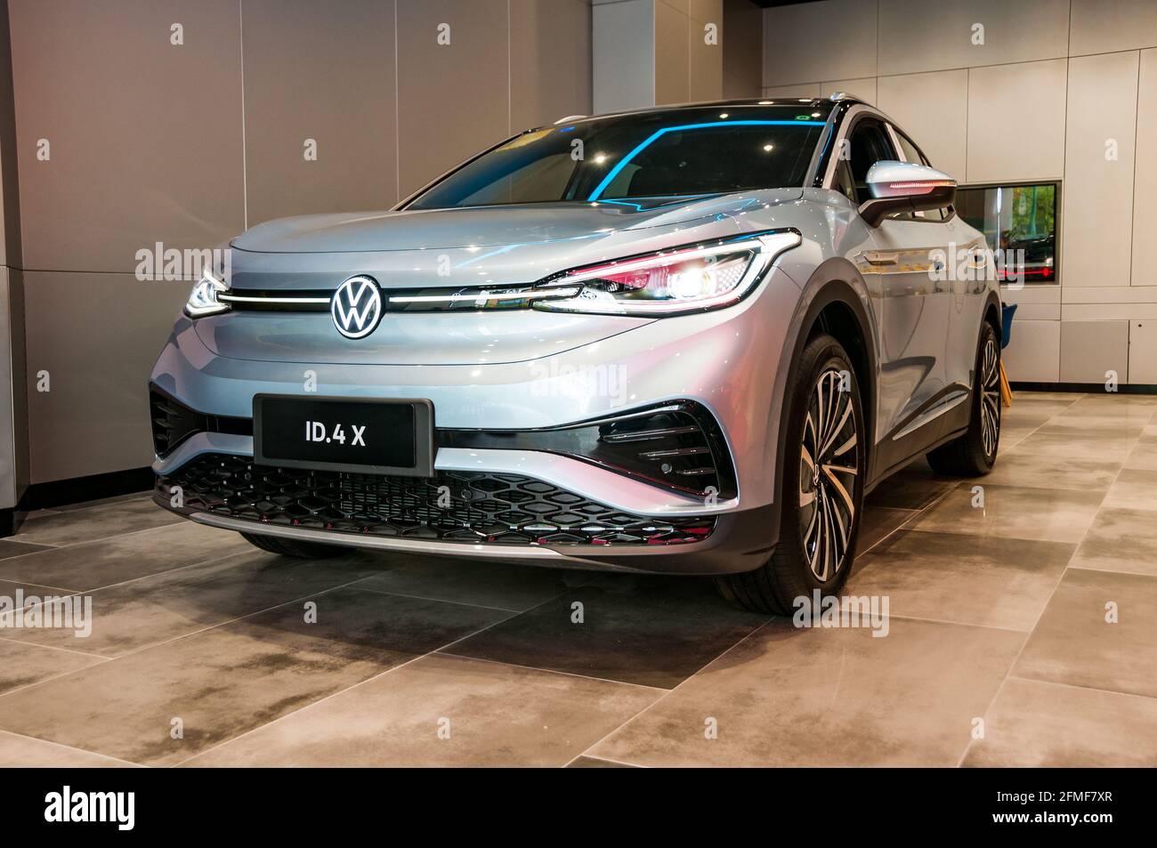 Un ID Volkswagen ID.4 X in esposizione su un ID Volkswagen SAIC. Negozio a Longbai Xincun, Shanghai, Cina. Foto Stock