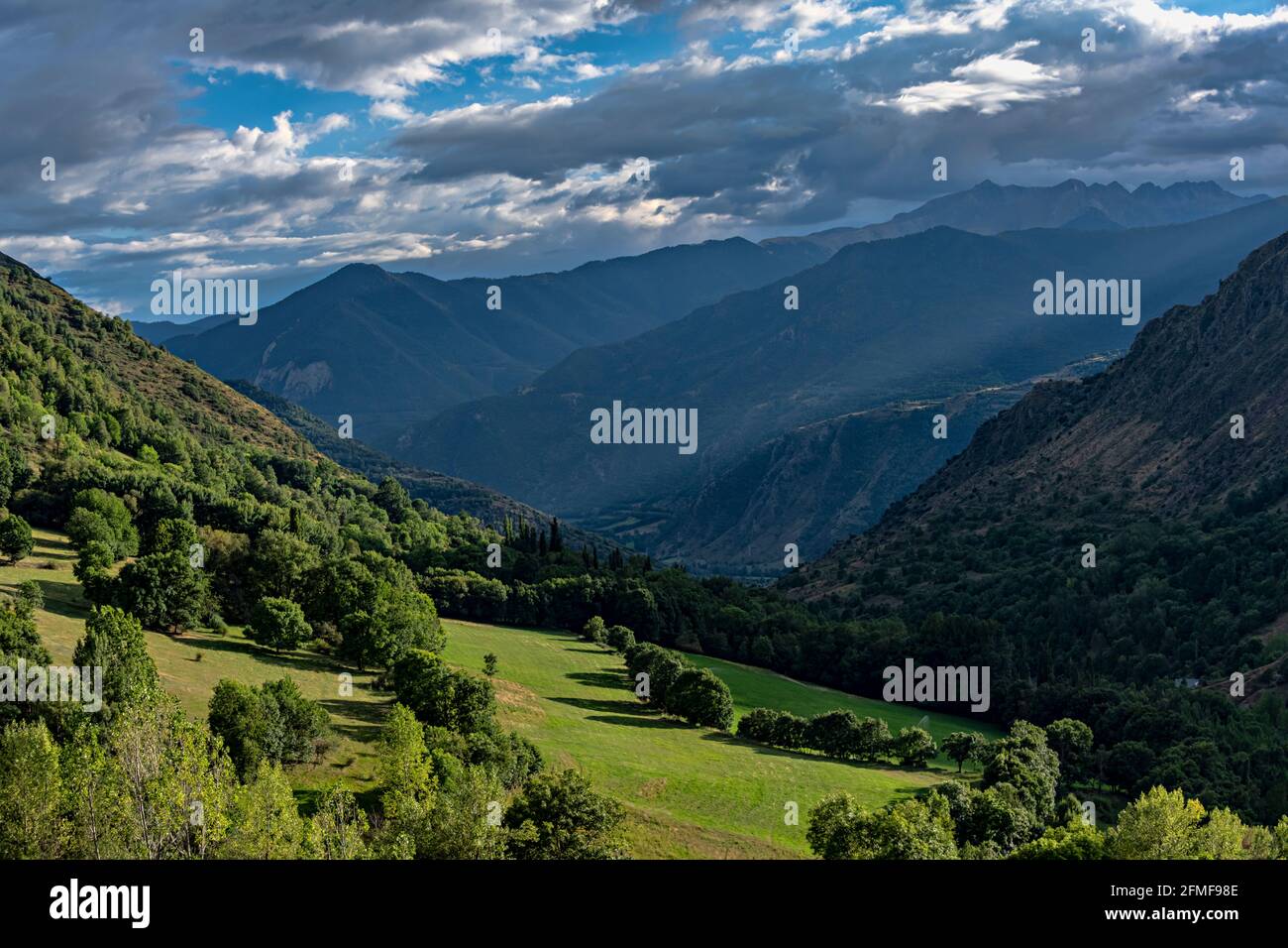 Vista della Valle Aneu da Dorve, Pallars Sobira, Lleida, Lerida, Catalogna, Spagna. Foto Stock