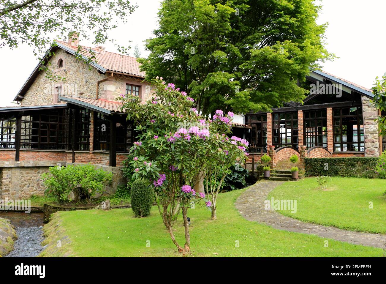 Los Molinos giardino ristorante Ruente Cantabria Spagna Foto Stock