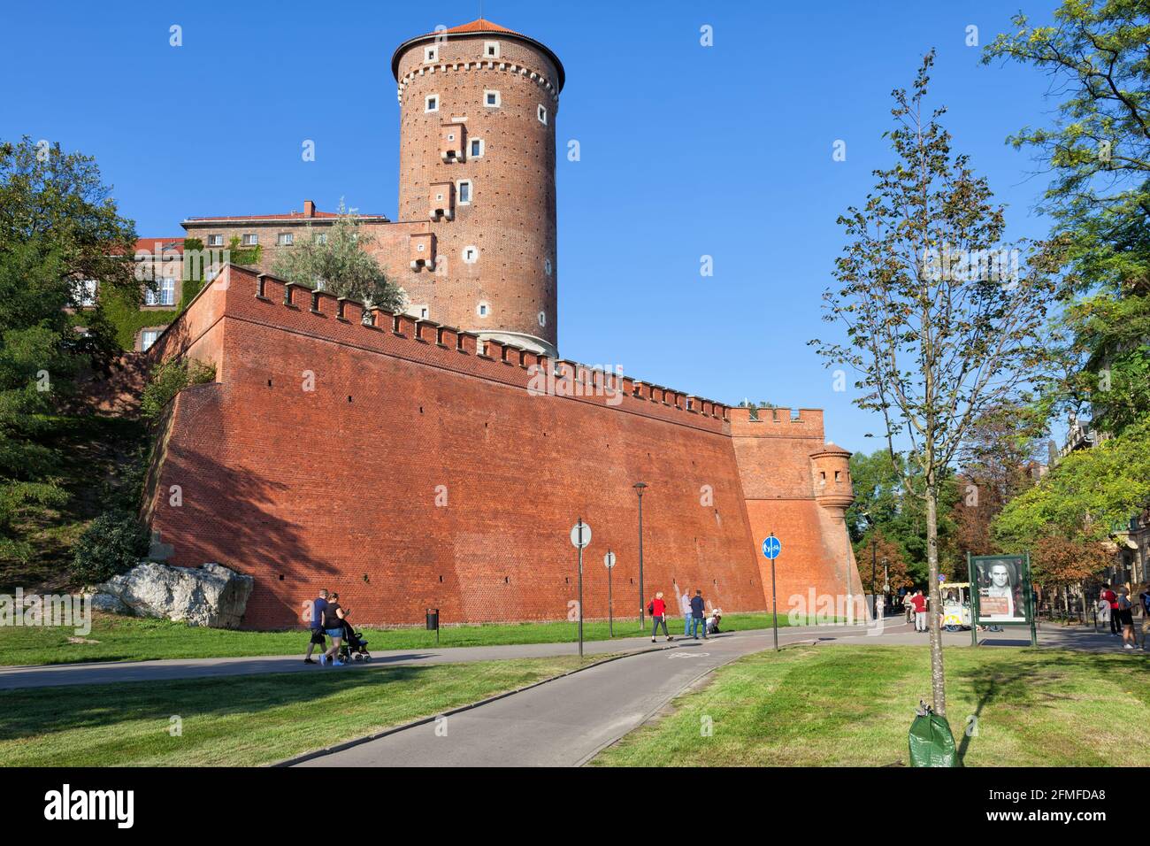 Mura del Castello di Wawel e la Torre di Sandomierska a Cracovia, Polonia Foto Stock